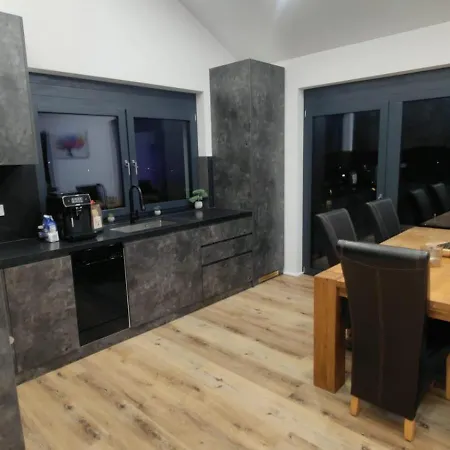 Moderne Penthouse Mit Grosser Terasse *